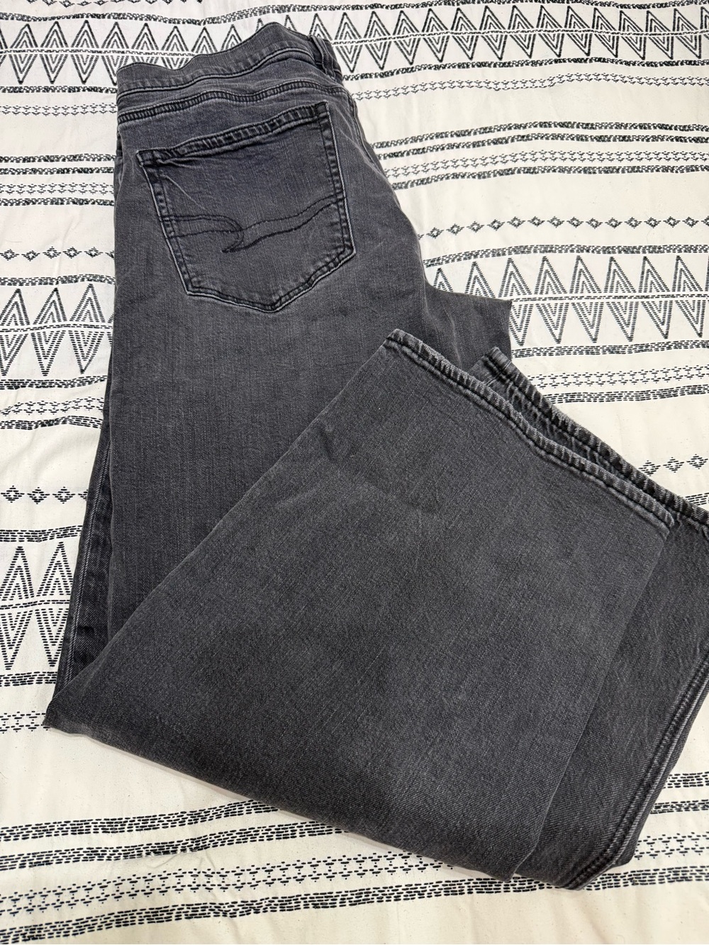 American Eagle Outfitters Straight Leg Jeans in Faded Black - Picture 3 of 3